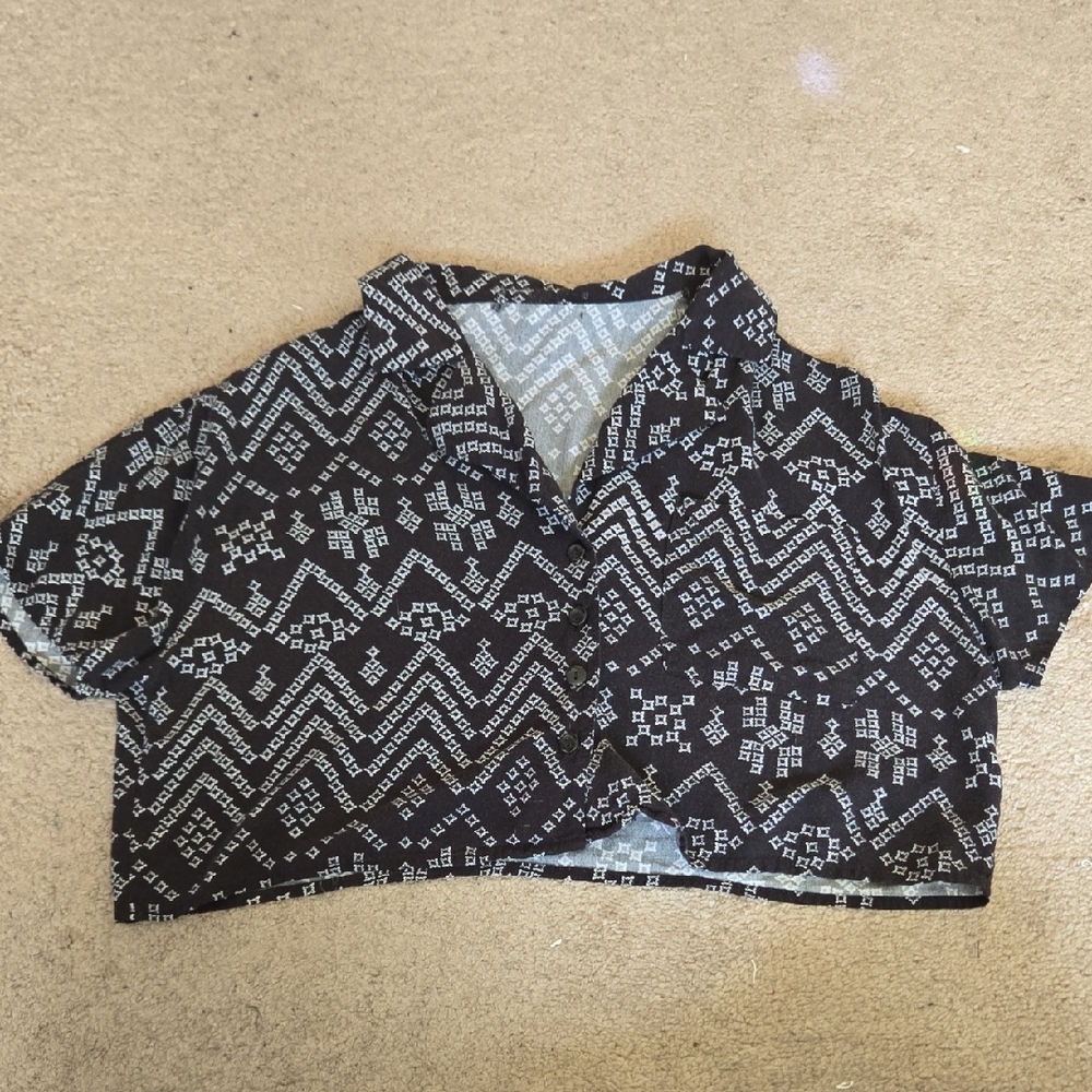 Black and White Geometric Crop Top